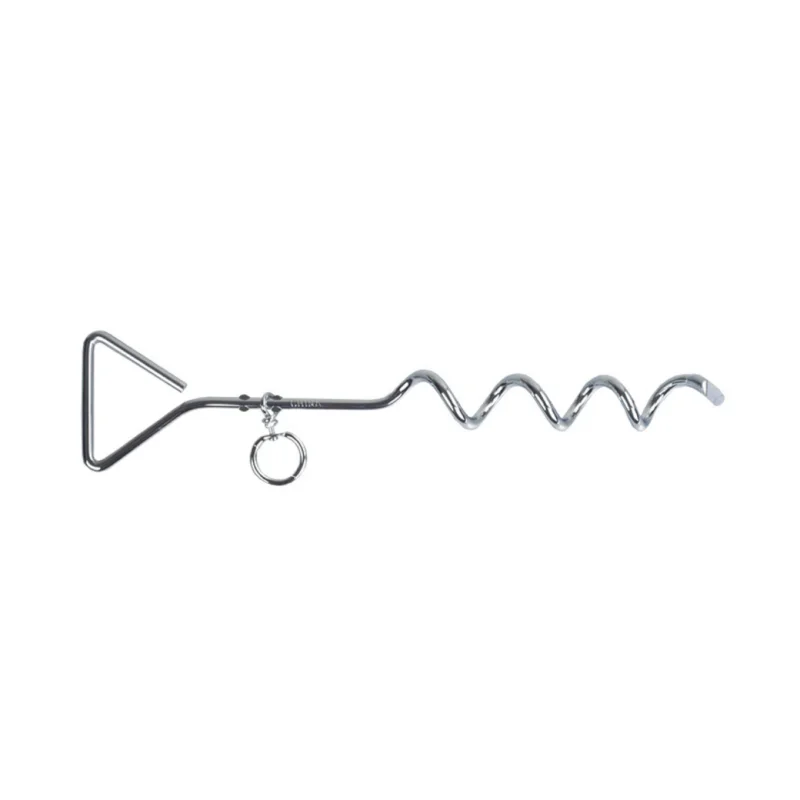 Pawise Spiral Bahçe Bağlama Kazığı 8mm x 41cm çim zemine saplanmış yakın çekim görünümü