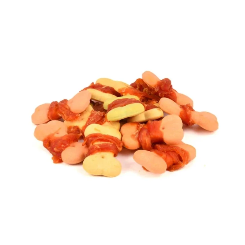 Wanpy köpek ödülü bisküvi üzerine sarılı tavuk parçaları yakın çekim, 100g atıştırmalık